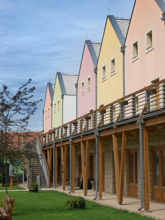 Hotel Kravi Hora Bořetice Εξωτερικό φωτογραφία