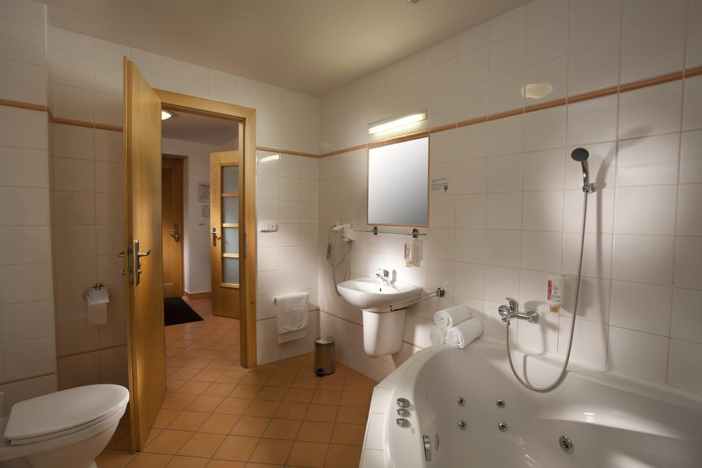 Hotel Kravi Hora Bořetice Εξωτερικό φωτογραφία