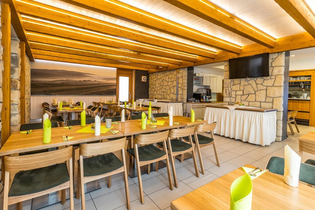 Hotel Kravi Hora Bořetice Εξωτερικό φωτογραφία