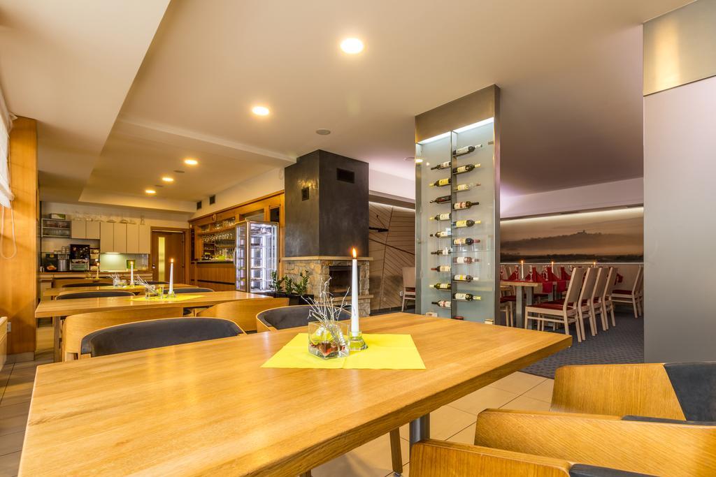 Hotel Kravi Hora Bořetice Εξωτερικό φωτογραφία